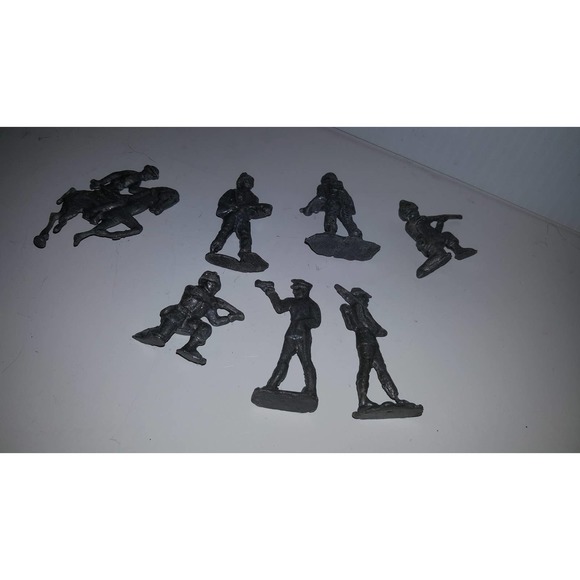 Lot of 7 Vintage Antique Cast Iron Army Men Figures Rare - Picture 5 of 6